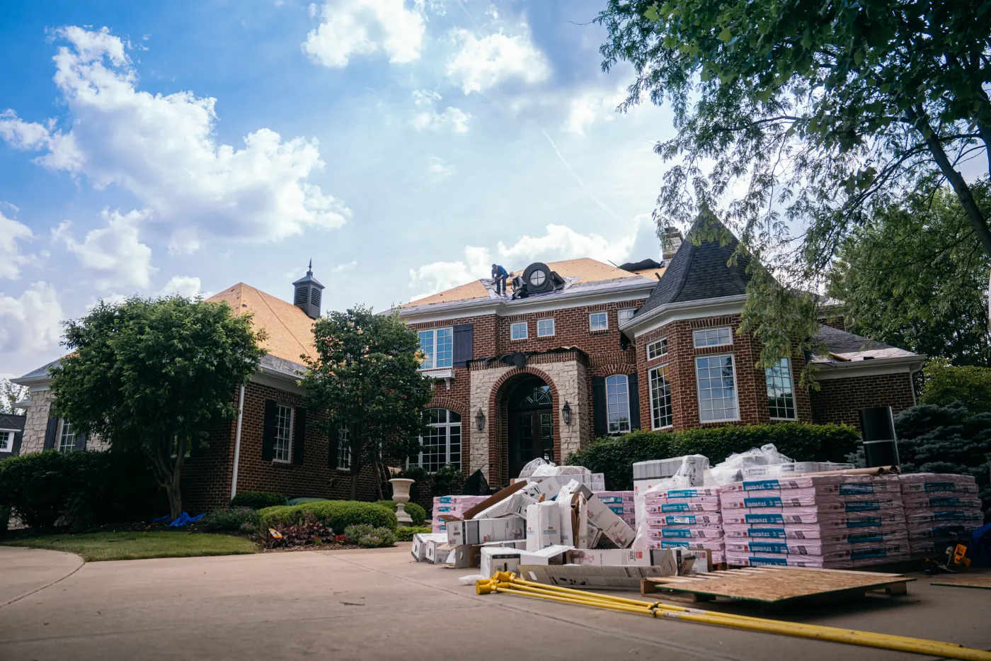 Manufacturer-certified roof installation in Brooksburg